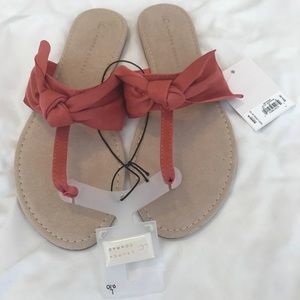 LC Laura Conrad Floppy Knot Thong Sandals